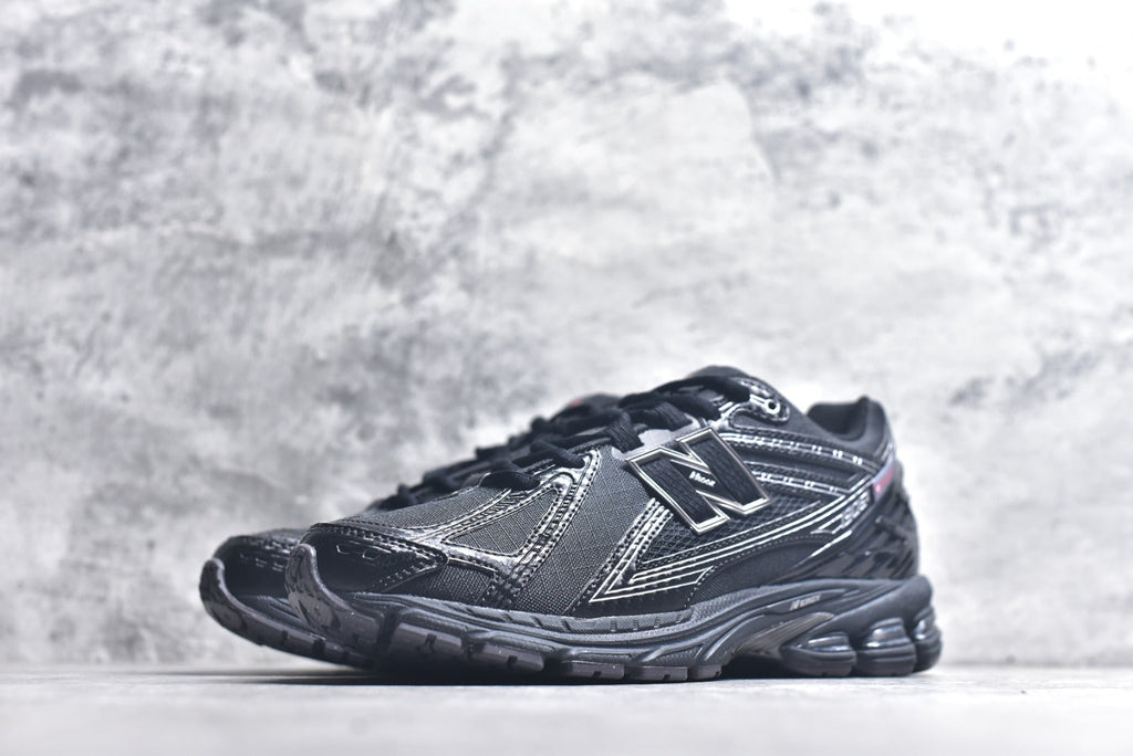 New Balance 1906R – Black / Silver