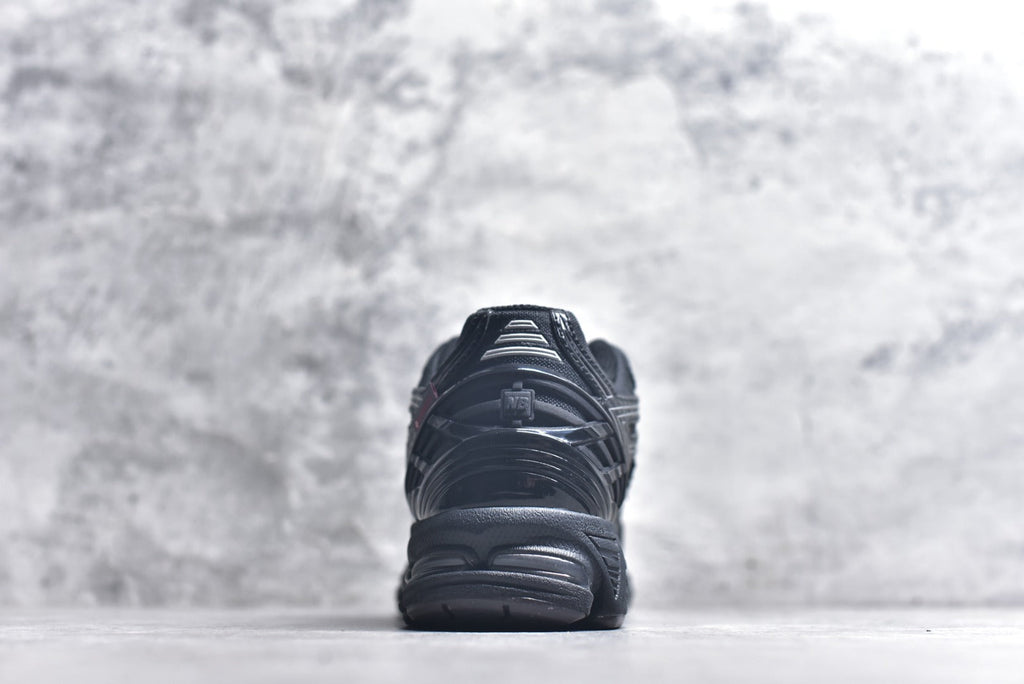 New Balance 1906R – Black / Silver