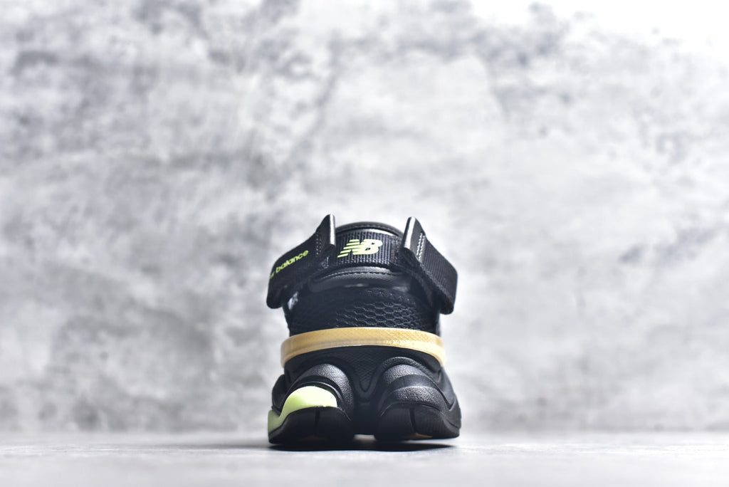 New Balance 9060 – Retro Casual Running Shoe