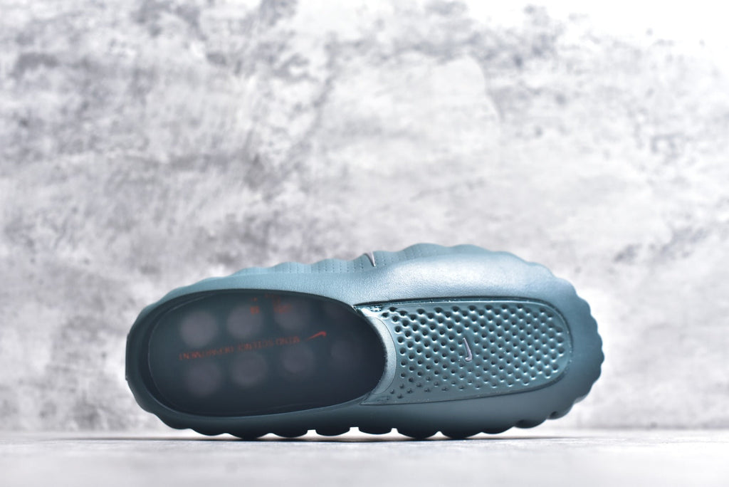 Nike Mind 001 – Closed-Toe Massage Slide | Green
