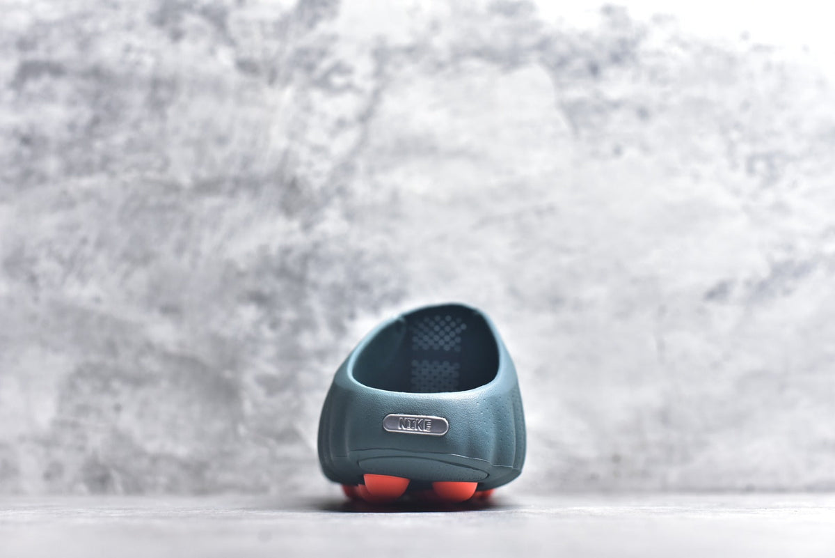 Nike Mind 001 – Closed-Toe Massage Slide | Green