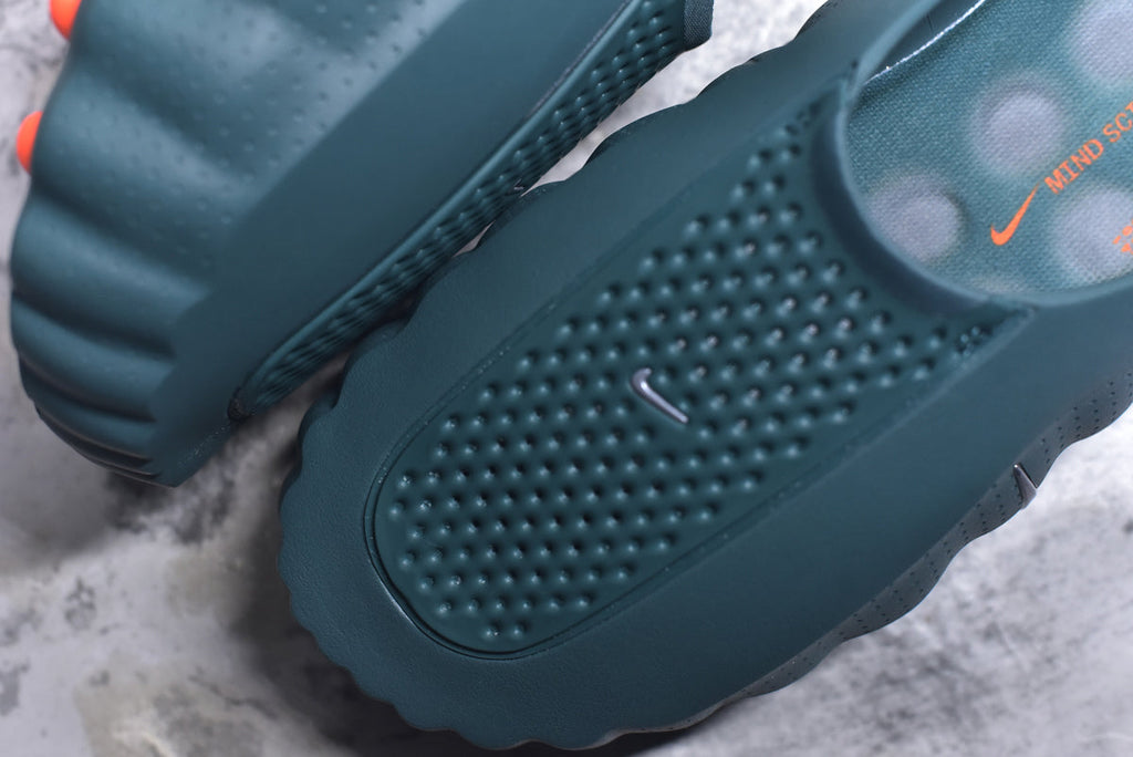 Nike Mind 001 – Closed-Toe Massage Slide | Green