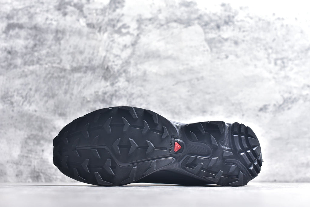 Salomon XT-6 – Retro Outdoor Trail Running Shoe