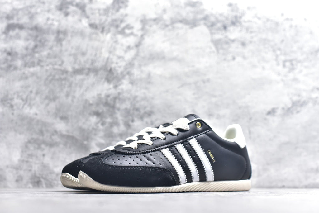 Adidas Originals Japan – Classic Low-Top Trainer | Black / White