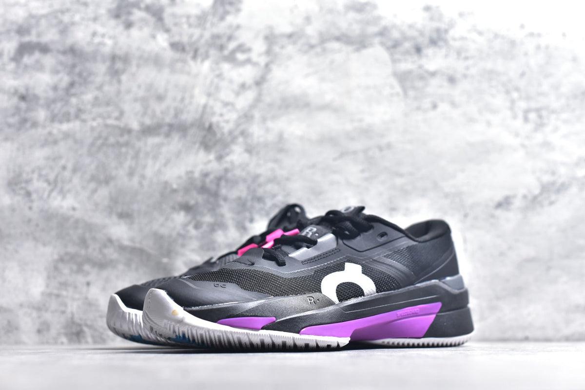On THE ROGER Pro Fire – Low-Top Tennis Shoe