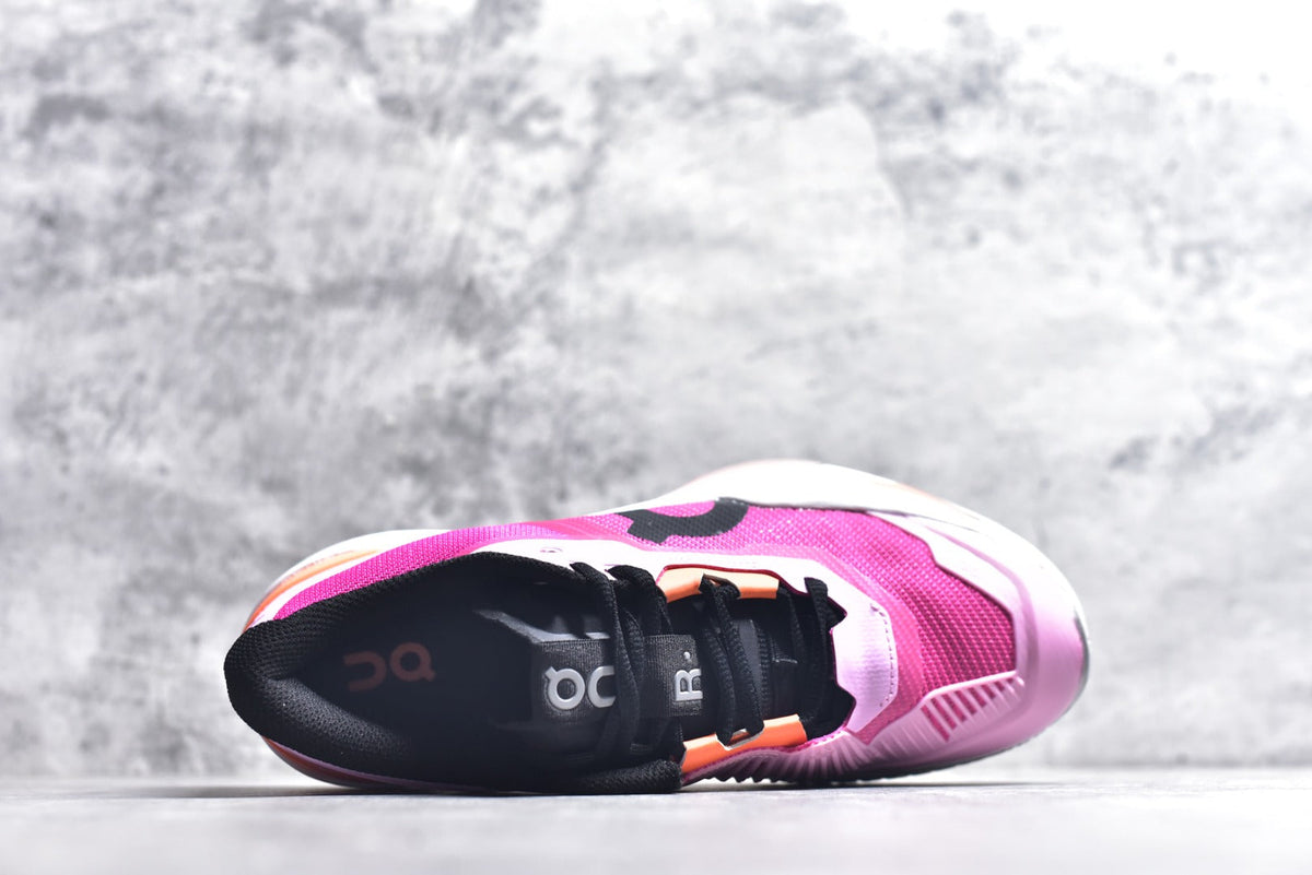 On THE ROGER Pro Fire – Low-Top Tennis Shoe
