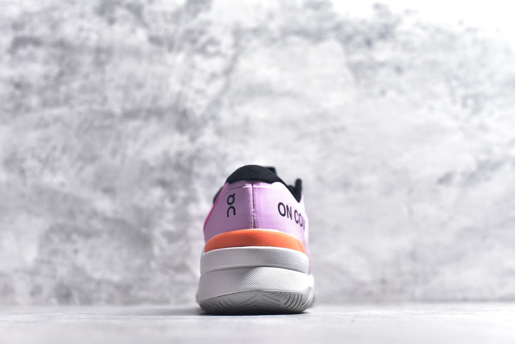 On THE ROGER Pro Fire – Low-Top Tennis Shoe