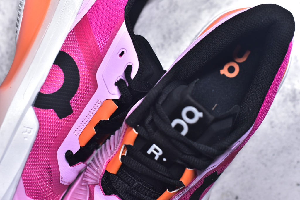 On THE ROGER Pro Fire – Low-Top Tennis Shoe