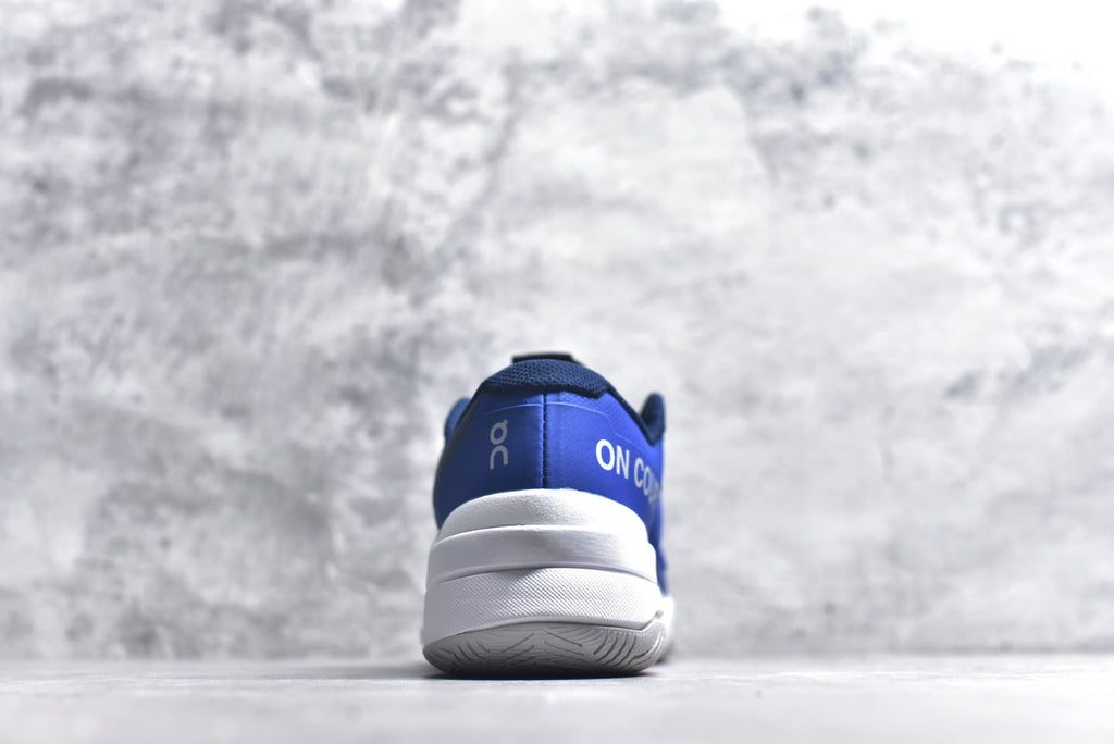 On THE ROGER Pro Fire – Low-Top Tennis Shoe