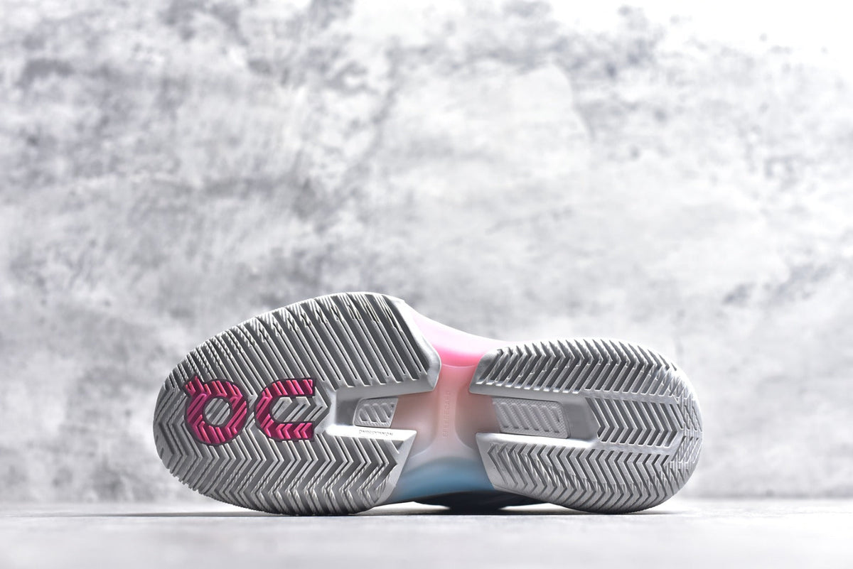 On THE ROGER Pro Fire – Low-Top Tennis Shoe