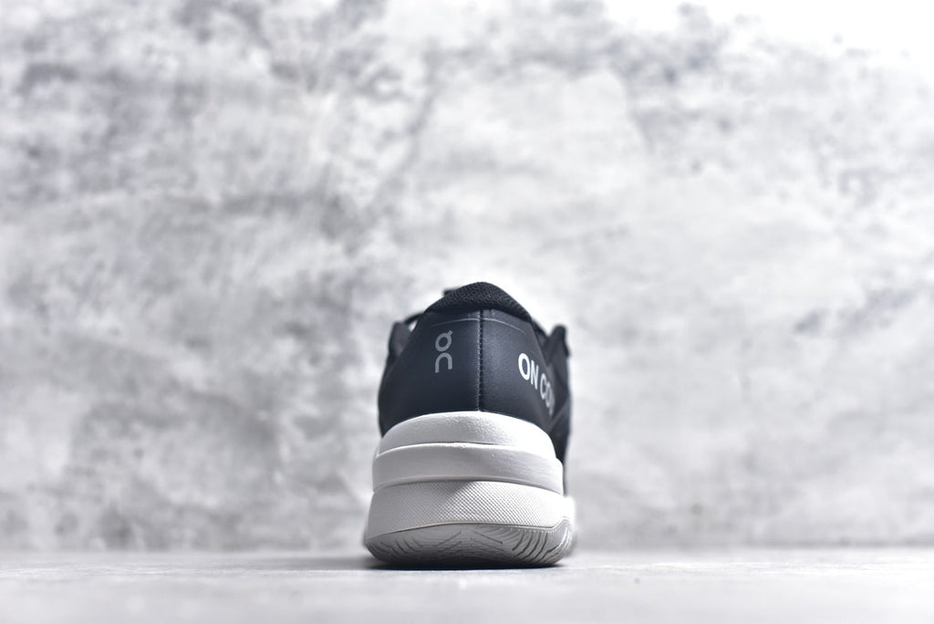 On THE ROGER Pro Fire – Low-Top Tennis Shoe