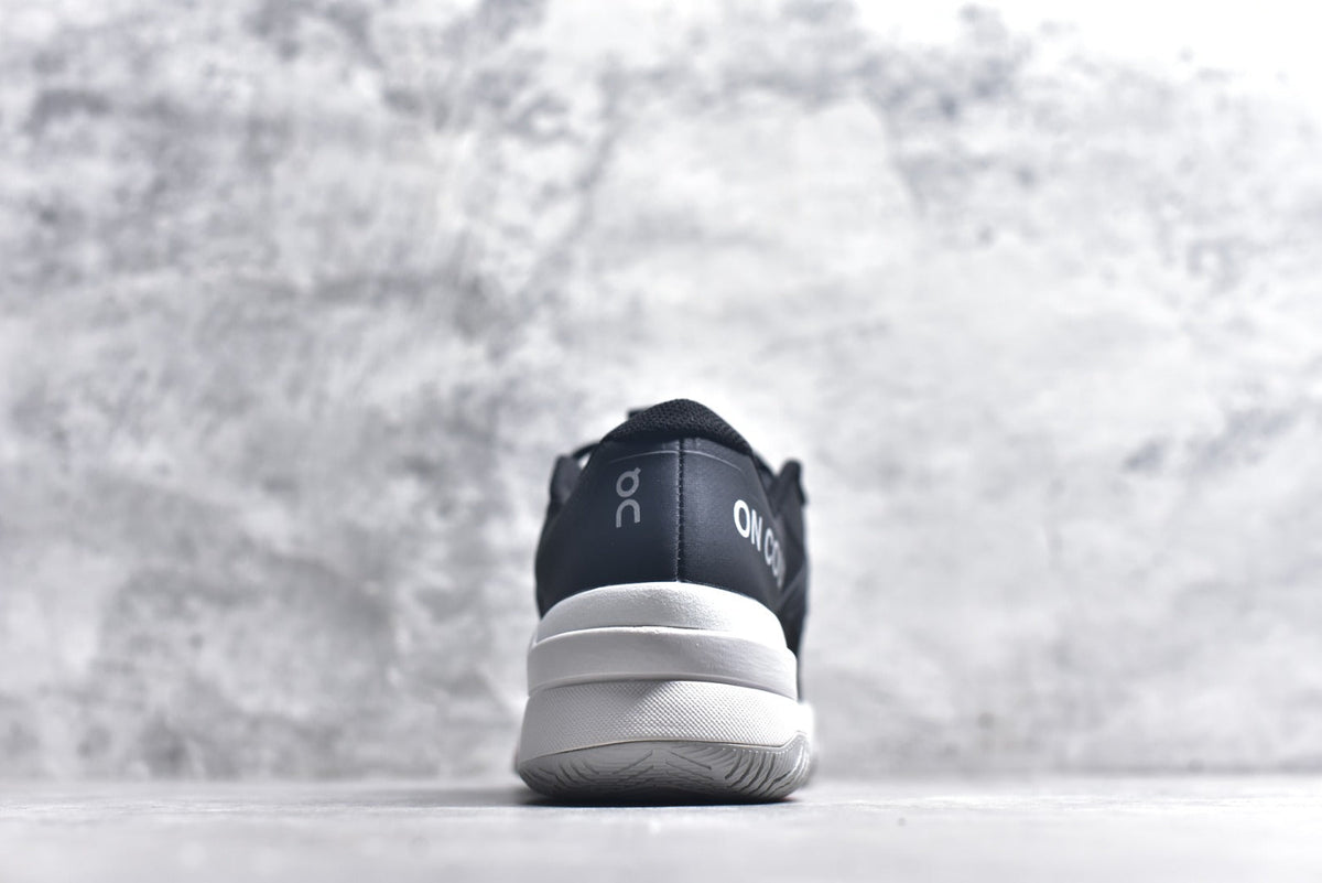 On THE ROGER Pro Fire – Low-Top Tennis Shoe
