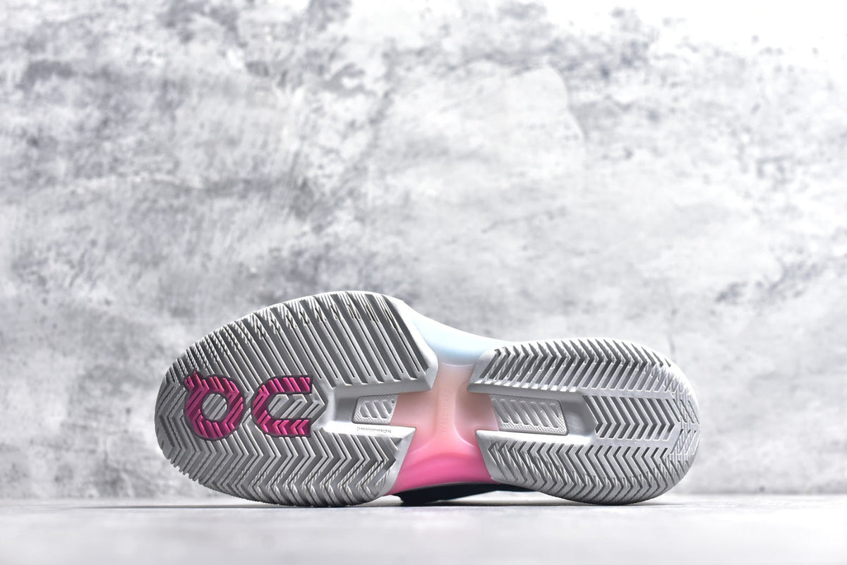On THE ROGER Pro Fire – Low-Top Tennis Shoe