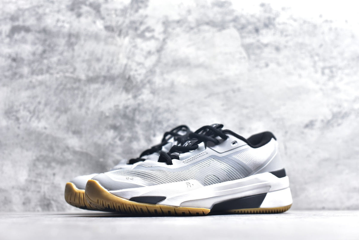 On THE ROGER Pro Fire – Low-Top Tennis Shoe