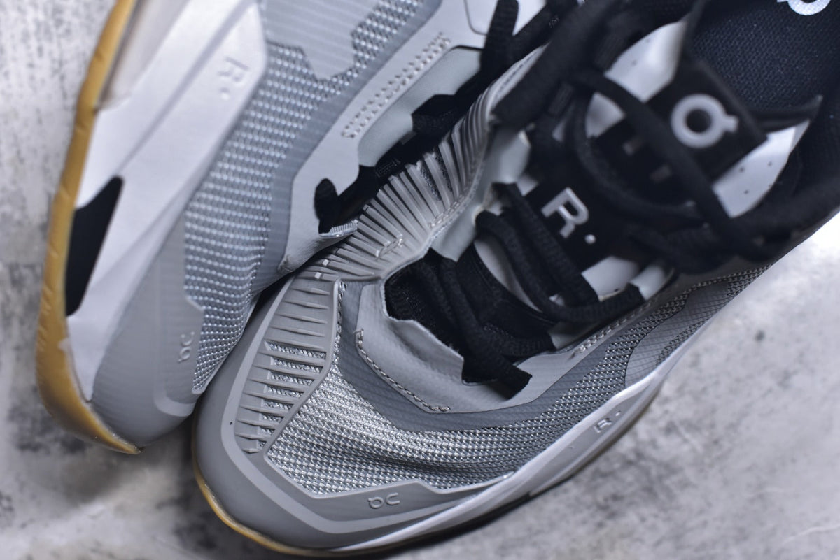 On THE ROGER Pro Fire – Low-Top Tennis Shoe