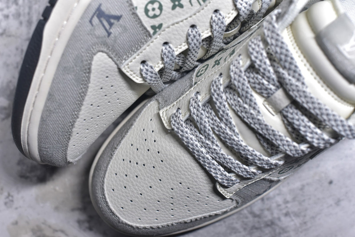 Nike SB Dunk Low Light Grey/Cream Monogram Print Sneaker XX3168-141