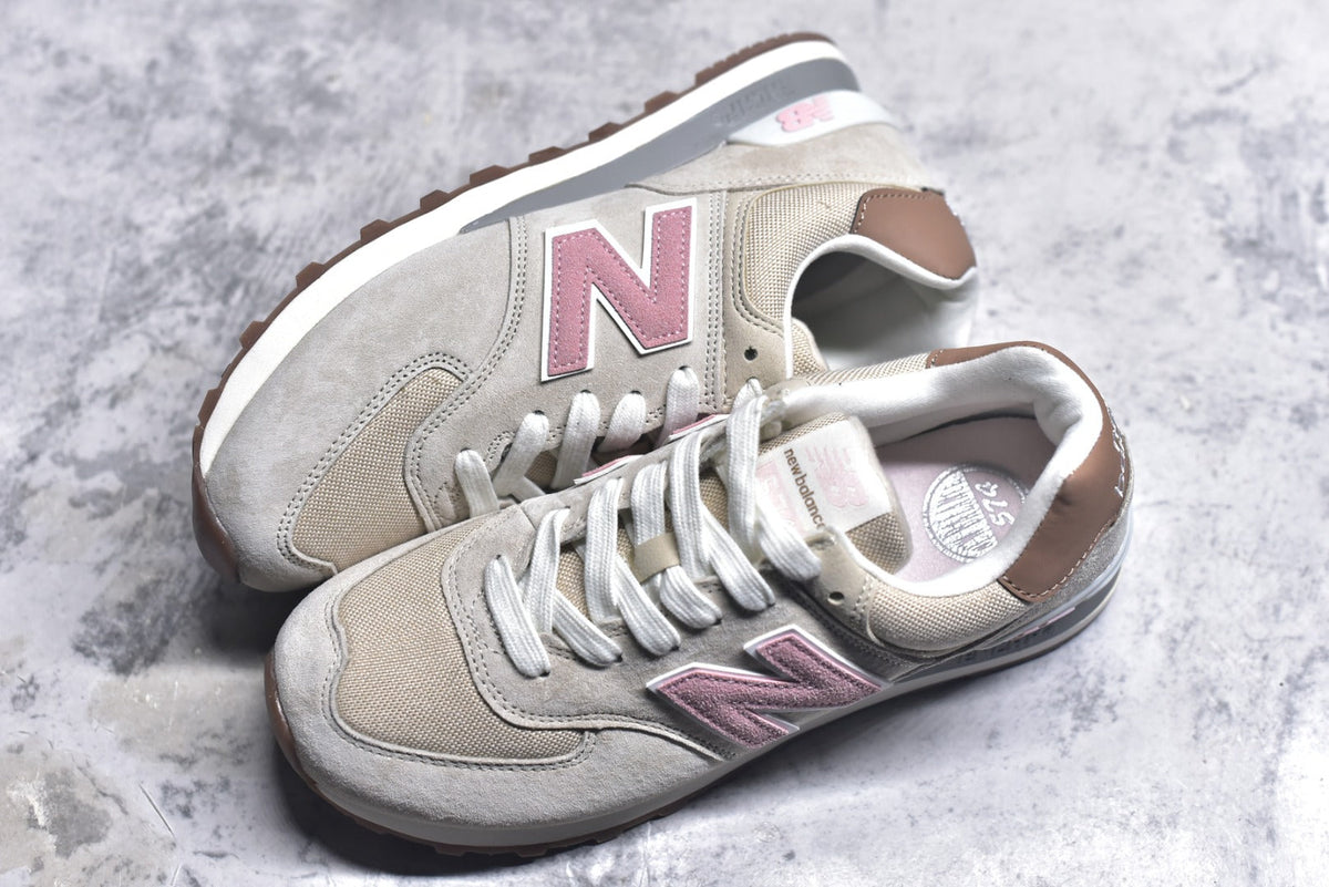 New Balance 574 Retro Low-Top Running Sneaker WL574NR2