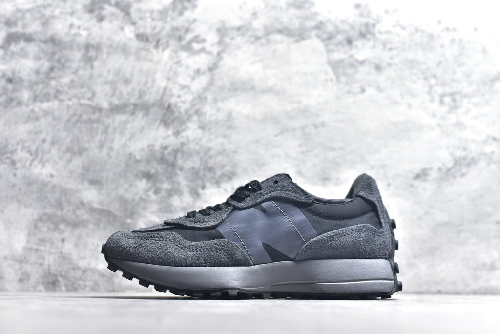 New Balance 327 Retro Low-Top Lifestyle Sneaker U327WCD