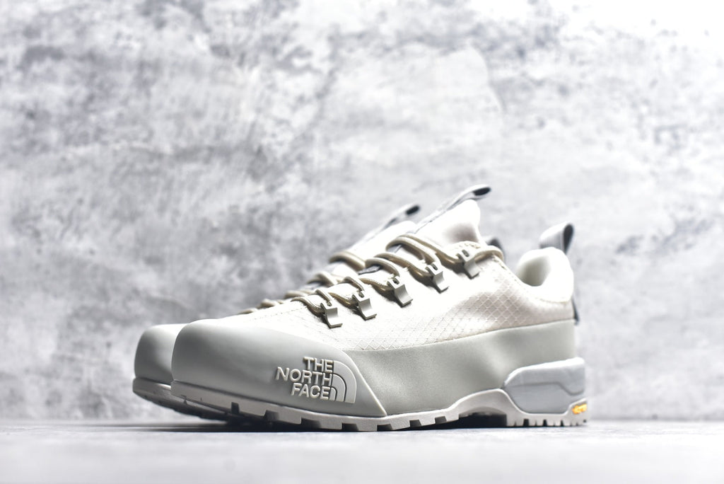 The North Face Chilkat V Cognito WP Low-Top Waterproof Outdoor Shoe NF0A817BKOW-6S4