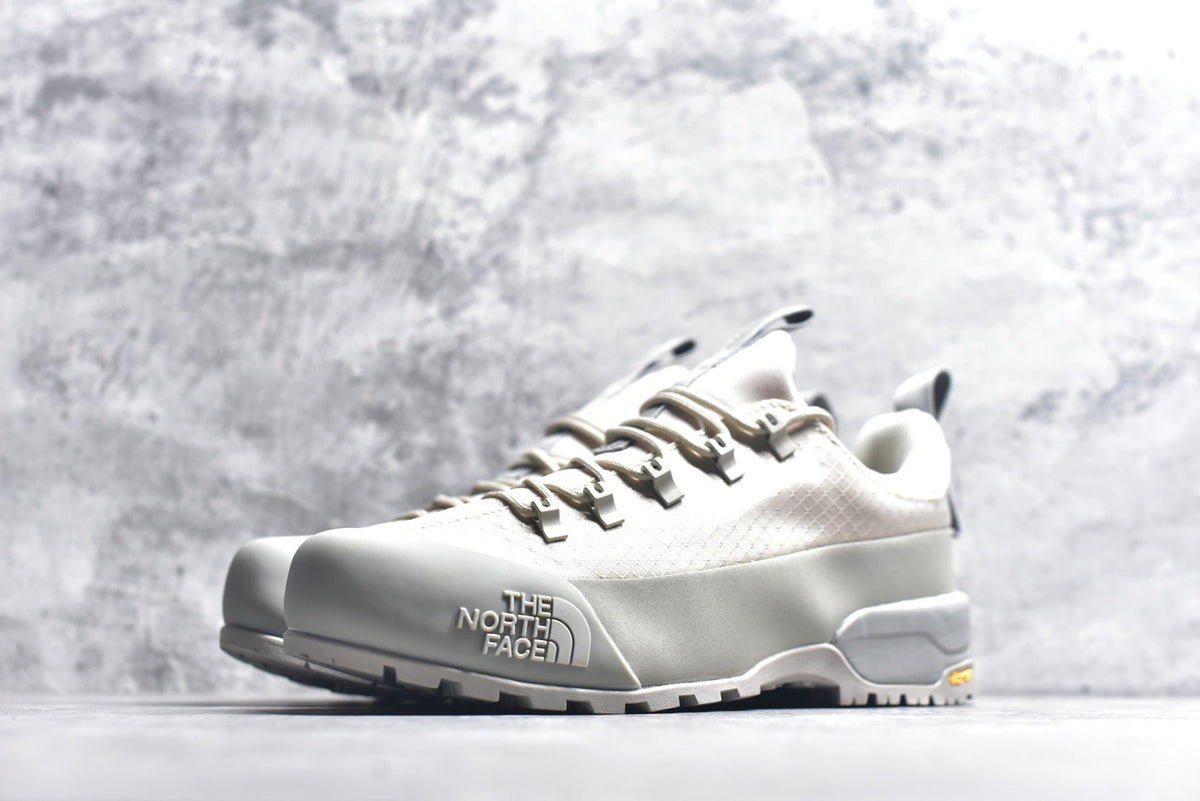 The North Face Chilkat V Cognito WP Low-Top Waterproof Outdoor Shoe NF0A817BKOW-6S4