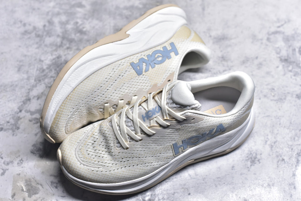 Hoka One One Rincon 4 Low-Top Running Shoe 1155130-ARK