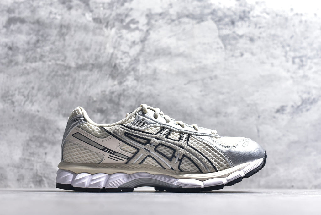 Asics Gel-Nimbus 12.1 | Retro Breathable Cushioned Running Shoe – White (1203B103-100)