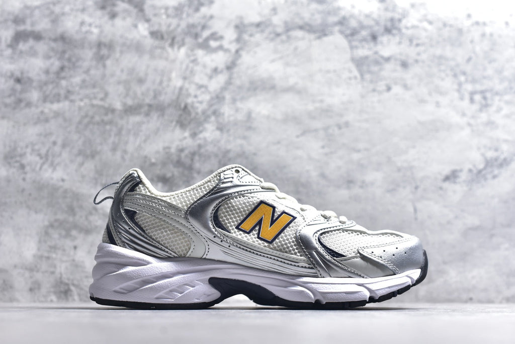 New Balance 530 | Retro Casual Running Shoe (MR530153)