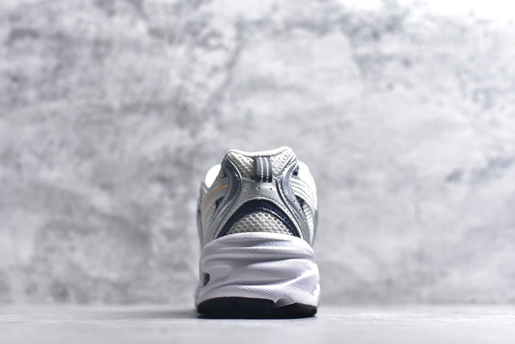 New Balance 530 | Retro Casual Running Shoe (MR530153)