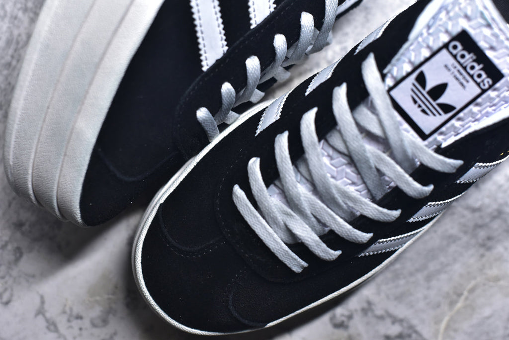 Adidas Originals Samba OG | Retro Classic Lightweight Low-Top Skate Shoe (HQ6912)