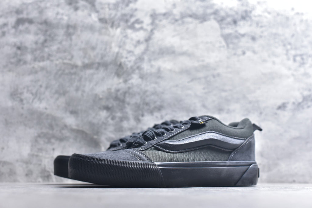 Vans Knu Skool Cordura | Low-Top Skate Shoe – Black/Grey (VN000EE6O79)