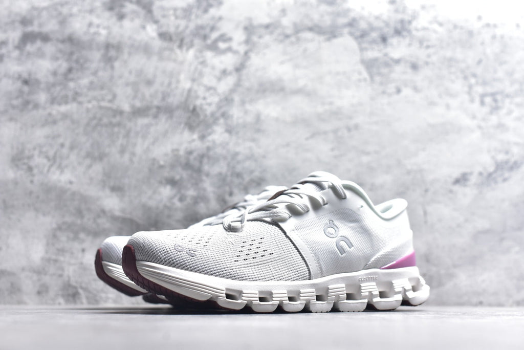 On Cloud X 4 Low-Top Training & Running Shoe – Unisex