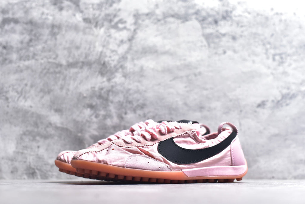 Jacquemus x Nike Jacumoon Low-Top Lifestyle Casual Sneaker – Pink | Unisex | Style No. HV8547-800